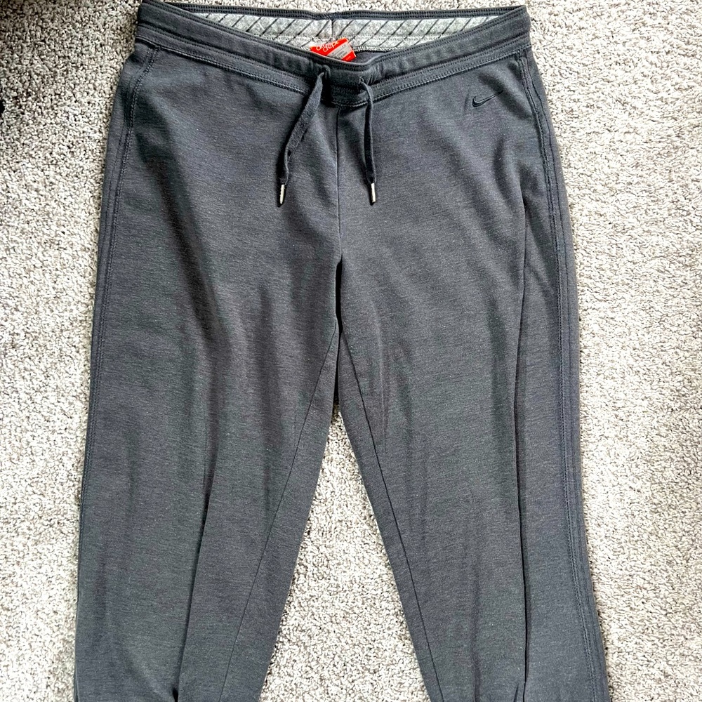 Women’s Nike cropped joggers